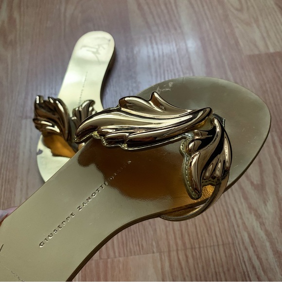 SELL BY 10/24/25 Giuseppe Zanotti Nuvorock Metallic Gold Wing Flat Thong Sandals - Picture 11 of 16